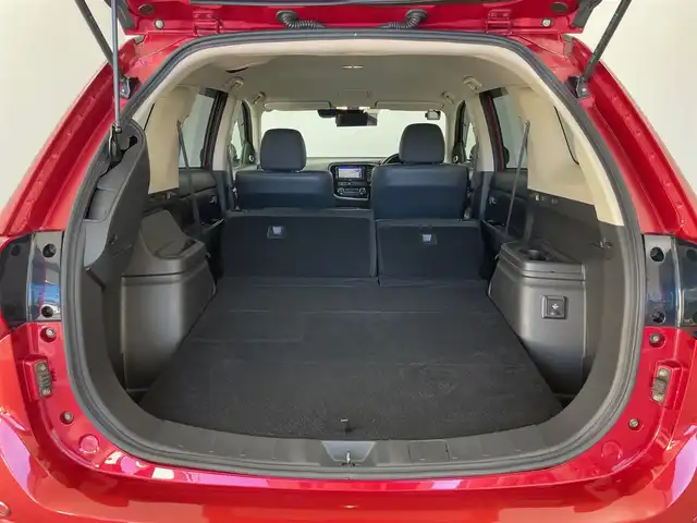 三菱 アウトランダー ＰＨＥＶ G ナビパッケージ 埼玉県 2017(平29)年 5.1万km レッドメタリック 純正メモリナビ/（フルセグ/BT/USB/CD/DVD）/ステアリングスイッチ/ステアリングヒーター/パドルシフト/ACC/パワーシート（D席）/シートヒーター（D/N席）/バックカメラ/純正フロアマット/電動リアゲート/オートライト/フォグランプ（前）/ドラレコ（前）/社外１６インチAW