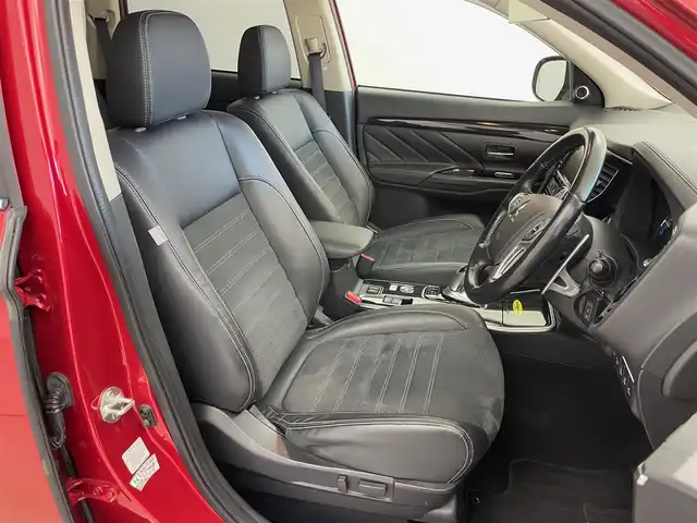 三菱 アウトランダー ＰＨＥＶ G ナビパッケージ 埼玉県 2017(平29)年 5.1万km レッドメタリック 純正メモリナビ/（フルセグ/BT/USB/CD/DVD）/ステアリングスイッチ/ステアリングヒーター/パドルシフト/ACC/パワーシート（D席）/シートヒーター（D/N席）/バックカメラ/純正フロアマット/電動リアゲート/オートライト/フォグランプ（前）/ドラレコ（前）/社外１６インチAW