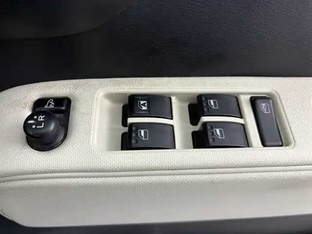 ダイハツ ミラ ココア プラスX 埼玉県 2010(平22)年 8.8万km ミストブルーマイカメタリック 純正ナビ　NSZN-W60/(CD/DVD/AUX/AM/FM)/バックカメラ/ルーフレール/前席シートカバー付/純正フロアマット/純正ドアバイザー/レベライザー/シガーソケット/フロントフォグランプ/ウィンカーミラー