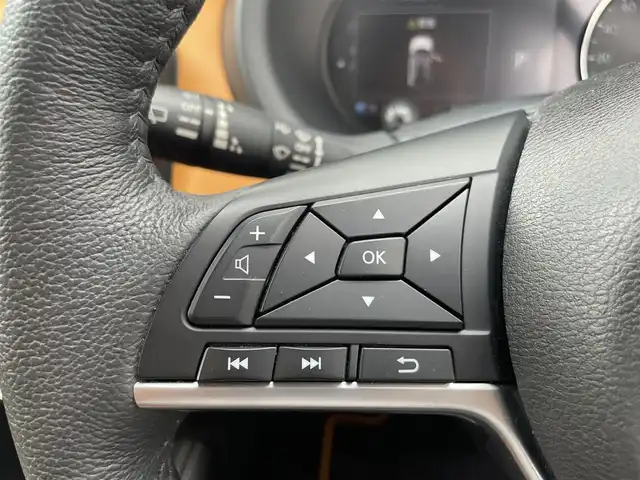 日産 キックス X ツートーンインテリアED 熊本県 2020(令2)年 4.7万km ラディアントレッド 純正ナビ/・AM/FM/CD/DVD/BT/SD/・フルセグTV（走行中視聴可能）/・全方位カメラ/デジタルインナーミラー/360°セーフティアシスト/・インテリジェント エマージェンシーブレーキ/・プロパイロット/・踏み間違い衝突防止アシスト/・車線逸脱警報/・標識検知機能/・ハイビームアシスト/・後退時衝突防止支援システム/電動パーキングブレーキ/・ブレーキホールド/本革巻ステアリング/・ステアリングスイッチ/・ハンドルヒーター/合皮シート/・前席シートヒーター/走行モード切替/・ノーマルモード/Sモード/ECOモード/EVモード/・ワンペダル/ハンドルヒーター/トノカバー/後列充電ポートアリ/クリアランスソナー