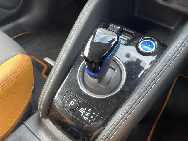 日産 キックス X ツートーンインテリアED 熊本県 2020(令2)年 4.7万km ラディアントレッド 純正ナビ/・AM/FM/CD/DVD/BT/SD/・フルセグTV（走行中視聴可能）/・全方位カメラ/デジタルインナーミラー/360°セーフティアシスト/・インテリジェント エマージェンシーブレーキ/・プロパイロット/・踏み間違い衝突防止アシスト/・車線逸脱警報/・標識検知機能/・ハイビームアシスト/・後退時衝突防止支援システム/電動パーキングブレーキ/・ブレーキホールド/本革巻ステアリング/・ステアリングスイッチ/・ハンドルヒーター/合皮シート/・前席シートヒーター/走行モード切替/・ノーマルモード/Sモード/ECOモード/EVモード/・ワンペダル/ハンドルヒーター/トノカバー/後列充電ポートアリ/クリアランスソナー