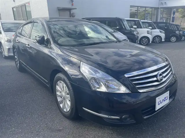 日産 ティアナ 250XL 福岡県 2012(平24)年 7.8万km サファイアブラック (株)IDOMが運営する【じしゃロン八幡西店】の自社ローン対象車両になります。こちらは現金ご利用時の価格です。自社ローンご希望の方は別途その旨お申付け下さい。/純正メモリナビ/・ワンセグTV/CD/バックカメラ/パワーシート/オットマン（N席）/純正16インチアルミホイール/純正キセノンヘッドライト/フォグランプ/純正フロアマット/クルーズコントロール/ビークルダイナミクスコントロール（VDC）/ビルトインETC/ドアバイザー/電格ミラー/スマートキー×2/取扱説明書/保証書