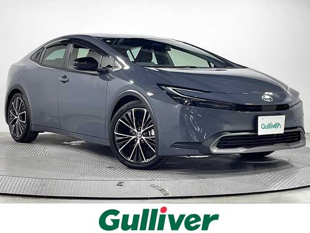 トヨタ プリウス G 広島県 2023(令5)年 1万km グレー 純正８型ディスプレイオーディオ /シートヒーター/バックカメラ/セーフティセンス/・プリクラッシュセーフティ/・レーントレーシングアシスト/・レーダークルーズコントロール/・オートマチックハイビーム/・プロアクティブドライビングアシスト/ブラインドスポットモニター/パーキングサポートブレーキ/AC100V/1500W給電/ETC2.0/ドライブレコーダー/純正１９インチアルミホイール（195/50/R19)/エアバック（運転席/助手席/サイド）