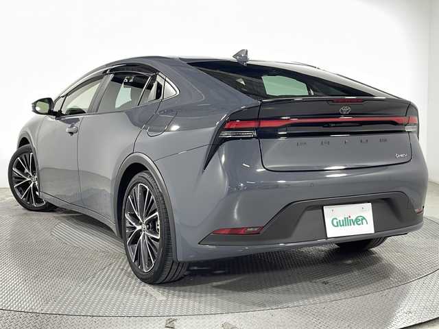 トヨタ プリウス G 広島県 2023(令5)年 1万km グレー 純正８型ディスプレイオーディオ /シートヒーター/バックカメラ/セーフティセンス/・プリクラッシュセーフティ/・レーントレーシングアシスト/・レーダークルーズコントロール/・オートマチックハイビーム/・プロアクティブドライビングアシスト/ブラインドスポットモニター/パーキングサポートブレーキ/AC100V/1500W給電/ETC2.0/ドライブレコーダー/純正１９インチアルミホイール（195/50/R19)/エアバック（運転席/助手席/サイド）