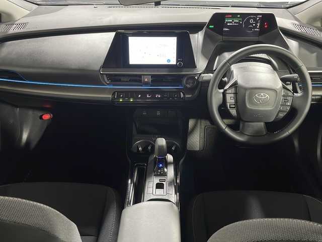 トヨタ プリウス G 広島県 2023(令5)年 1万km グレー 純正８型ディスプレイオーディオ /シートヒーター/バックカメラ/セーフティセンス/・プリクラッシュセーフティ/・レーントレーシングアシスト/・レーダークルーズコントロール/・オートマチックハイビーム/・プロアクティブドライビングアシスト/ブラインドスポットモニター/パーキングサポートブレーキ/AC100V/1500W給電/ETC2.0/ドライブレコーダー/純正１９インチアルミホイール（195/50/R19)/エアバック（運転席/助手席/サイド）