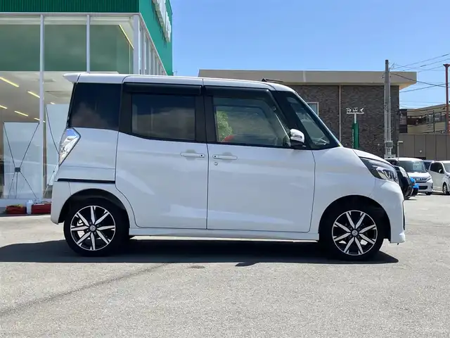 日産 デイズ ルークス ハイウェイスターX Gパッケージ 静岡県 2017(平29)年 4.5万km ホワイトパール エンジンスタートボタン/アイドリングストップ/スマートキー/パワーステアリング/パワーウィンドウ/オートエアコン/全方位カメラ/純正SDナビ（CD.DVD.BT.フルセグ）/ベンチシート/ドライブレコーダー前後/純正フロアマット/純正アルミホイール/両側パワースライドドア/ABS/横滑り防止装置/オートライト/オートマチックハイビーム/Wエアバック/衝突軽減システム