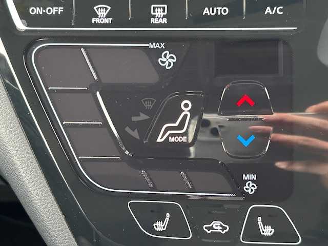 三菱 デリカミニ G 青森県 2024(令6)年 0.6万km ＤグリーンⅡ 社外ディスプレイオーディオ(Bluetooth/ラジオ/CD)/社外エンジンスターター/前席シートヒーター/ドライブレコーダー(前方)/バックカメラ/LEDヘッドライト/オートライト/片側パワースライドドア/左側ハンズフリーオートスライドドア/ルーフレール/衝突軽減ブレーキアシスト/踏み間違い衝突防止アシスト/ヒルディセントコントロール/ヘッドライトレベライザー/スペアキー/ETC/社外AW付き冬タイヤ積込み(165/60/15)/保証書/取扱説明書