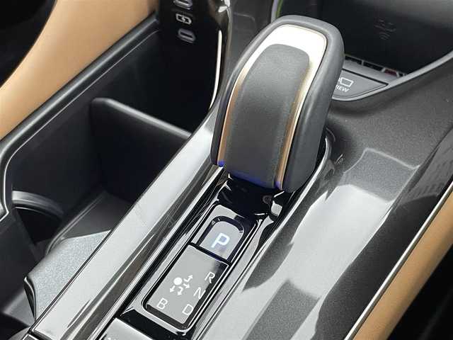 トヨタ クラウン スポーツ Z 茨城県 2024(令6)年 1万km プレシャスホワイトパール 12.3インチHDディスプレイオーディオPlus/・AppleCarplay/Bluetooth/radio/TV/モデリスタフルエアロ/全周囲カメラ/トヨタセーフティーセンス/・プリクラッシュセーフティー/・緊急時操舵支援/・LTA＋LDA/・レーダークルーズコントロール/・アダプティブハイビームアシスト/・オートマチックハイビーム/・ロードサインアシスト/・ドライバー異常時対応システム/・プロアクティブドライビングアシスト/・発進遅れ告知機能/寒冷地仕様/ガラスルーフ/BSM/ETC2.0/本革レザー/シートヒーター/ベンチレーション