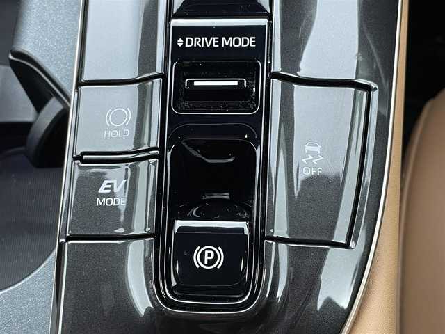 トヨタ クラウン スポーツ Z 茨城県 2024(令6)年 1万km プレシャスホワイトパール 12.3インチHDディスプレイオーディオPlus/・AppleCarplay/Bluetooth/radio/TV/モデリスタフルエアロ/全周囲カメラ/トヨタセーフティーセンス/・プリクラッシュセーフティー/・緊急時操舵支援/・LTA＋LDA/・レーダークルーズコントロール/・アダプティブハイビームアシスト/・オートマチックハイビーム/・ロードサインアシスト/・ドライバー異常時対応システム/・プロアクティブドライビングアシスト/・発進遅れ告知機能/寒冷地仕様/ガラスルーフ/BSM/ETC2.0/本革レザー/シートヒーター/ベンチレーション