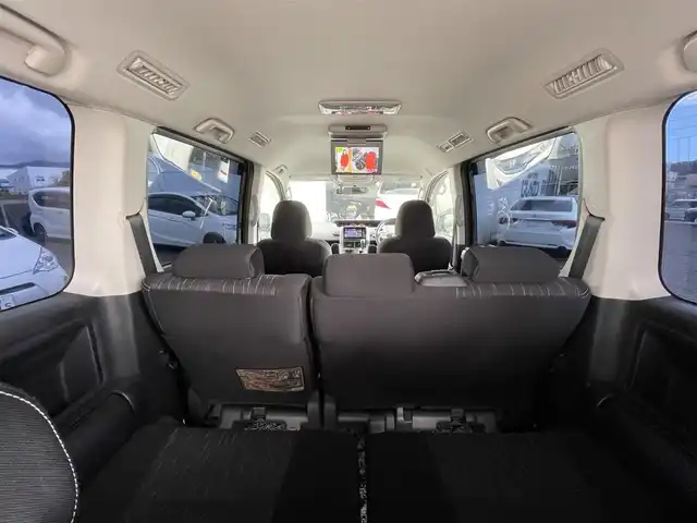 トヨタ ヴォクシー ZS 煌Ⅱ 神奈川県 2012(平24)年 11.2万km ブラック (株)IDOMが運営する【じしゃロン秦野店】の自社ローン専用車両になりますこちらは現金またはオートローンご利用時の価格です。自社ローンご希望の方は別途その旨お申付け下さい/●純正ナビ/(フルセグ/CD/DVD/Bluetooth)/(デンソー/NSZT-W62G)/●バックカメラ/●フォグランプ/●オートライト/●革巻きステアリング/●ステアリングスイッチ/●ETC/●前方ドライブレコーダー/●パドルシフト/●両側パワースライド/●電動格納ウィンカーミラー/●ドアバイザー/●スマートキー/●プッシュスタート/●社外フロアマット/●社外１７インチアルミホイール/(Euro-Sport)/●ダブルSRS＋ABS/●保証書/●車両取扱説明書/●ナビ取扱説明書