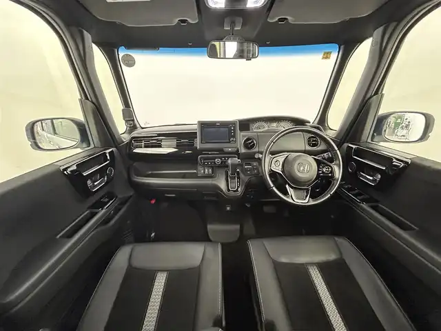 ホンダ Ｎ ＢＯＸ カスタム EX ターボ 道央・札幌 2023(令5)年 1.6万km パール ・４WD/・寒冷地仕様/・DOPモニター付オーディオ（WX-211C）/　CD/BT/ipod/ワンセグTV/・バックカメラ/・ビルトインETC/・衝突被害軽減ブレーキ/・レーンキープアシスト/・クリアランスソナー/・横滑り防止装置/・両側パワースライドドア/・オートライト/・LEDヘッドライト/・LEDフォグランプ/・ハーフレザーシート/・D+N席シートヒーター/・純正１５インチAW/・純正フロアマット/・プッシュスタート/・スマートキー