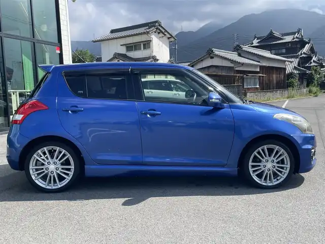 スズキ スイフト スポーツ 愛媛県 2012(平24)年 5.7万km ブーストブルーパールメタリック 6速MT/SDナビ（Bluetooth/フルセグTV/DVD再生）/バックカメラ/ETC/クルーズコントロール/純正フロアマット/USB入力端子/純正ドアバイザー/トノカバー/純正アルミホイール/スペアキー