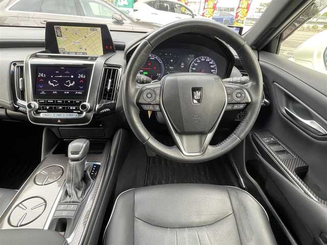 トヨタ クラウン ハイブリッド RS 愛知県 2019(平31)年 2.6万km パール ナビゲーション　/フルセグテレビ　/ＣＤ＆ＤＶＤ　/ブルートゥース　/ＵＳＢ接続　/全方位カメラ　/サンルーフ　/衝突軽減ブレーキ　/車線逸脱警報　/ブラインドスポットモニタ　/アダプティブクルーズ　/ドライブレコーダー/革シート/ヘッドアップディスプレイ/保証書/取扱説明書/整備手帳