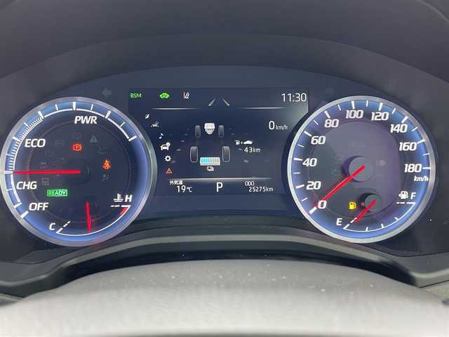 トヨタ クラウン ハイブリッド RS 愛知県 2019(平31)年 2.6万km パール ナビゲーション　/フルセグテレビ　/ＣＤ＆ＤＶＤ　/ブルートゥース　/ＵＳＢ接続　/全方位カメラ　/サンルーフ　/衝突軽減ブレーキ　/車線逸脱警報　/ブラインドスポットモニタ　/アダプティブクルーズ　/ドライブレコーダー/革シート/ヘッドアップディスプレイ/保証書/取扱説明書/整備手帳