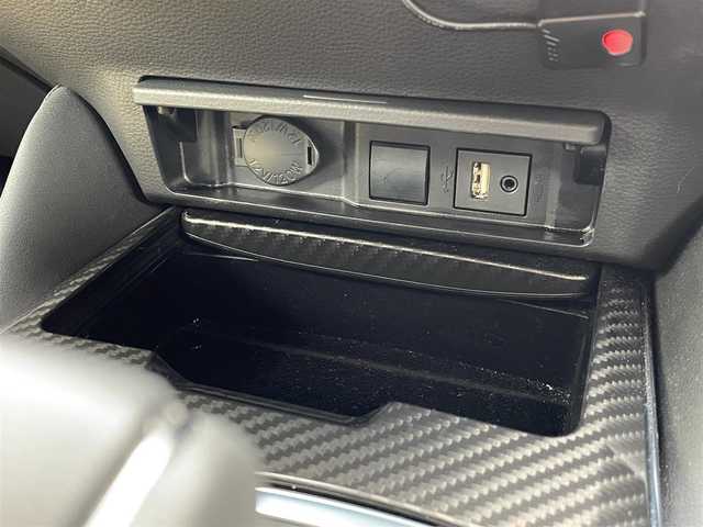 トヨタ クラウン ハイブリッド RS 愛知県 2019(平31)年 2.6万km パール ナビゲーション　/フルセグテレビ　/ＣＤ＆ＤＶＤ　/ブルートゥース　/ＵＳＢ接続　/全方位カメラ　/サンルーフ　/衝突軽減ブレーキ　/車線逸脱警報　/ブラインドスポットモニタ　/アダプティブクルーズ　/ドライブレコーダー/革シート/ヘッドアップディスプレイ/保証書/取扱説明書/整備手帳