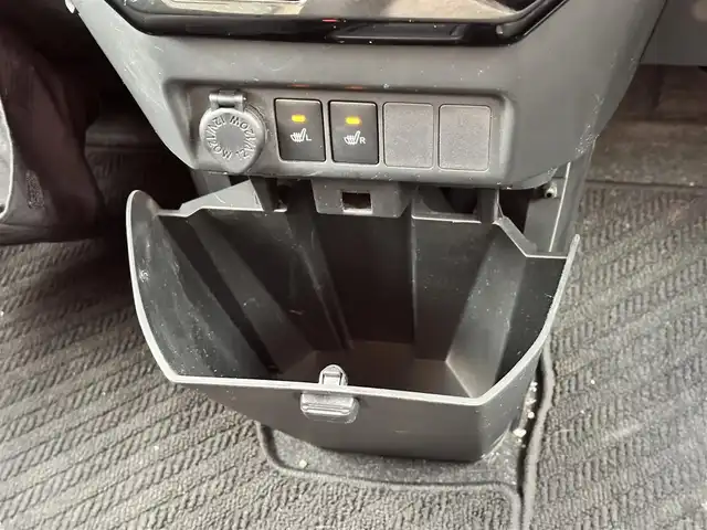 ダイハツ トール カスタムG ターボ 宮城県 2023(令5)年 1.7万km ブラックマイカメタリック/パールホワイトⅢ 2トーン コンフォータブルパック/・シートヒーター（運転席/助手席）/・シートバックテーブル（運転席/助手席）/＝＝＝/ワンオーナー/スマートアシスト/・衝突警報機能/・衝突回避支援ブレーキ機能/・ブレーキ制御付誤発進抑制機能/・先行車発進お知らせ機能/・アダプティブドライビングビーム/・アダプティブクルーズコントロール/・ふらつき警報/・サイドビューランプ/・コーナーセンサー/・路側逸脱警報/・標識認識機能/純正フリップダウンモニター/純正9インチナビ（NMZL-Y73D）/・CD/DVD/・Bluetooth/・フルセグTV/バックカメラ/ビルトインETC2.0/ウェルカムパワースライドドア（両側）/シートヒーター/革巻きステアリング/ステアリングスイッチ/LEDヘッドランプ/フォグランプ/オートライト/電動パーキングブレーキ/ブレーキホールド/スマートキー＆プッシュスタート/スペアキー/電動格納ミラー/純正リヤスポイラー（モデリスタセレクション）/純正コンソールBOX/純正クリーンポケット/純正15インチAW/純正ドアバイザー/純正フロアマット/Wエアバッグ