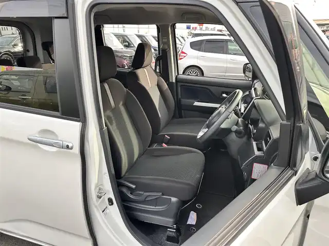 ダイハツ トール カスタムG ターボ 宮城県 2023(令5)年 1.7万km ブラックマイカメタリック/パールホワイトⅢ 2トーン コンフォータブルパック/・シートヒーター（運転席/助手席）/・シートバックテーブル（運転席/助手席）/＝＝＝/ワンオーナー/スマートアシスト/・衝突警報機能/・衝突回避支援ブレーキ機能/・ブレーキ制御付誤発進抑制機能/・先行車発進お知らせ機能/・アダプティブドライビングビーム/・アダプティブクルーズコントロール/・ふらつき警報/・サイドビューランプ/・コーナーセンサー/・路側逸脱警報/・標識認識機能/純正フリップダウンモニター/純正9インチナビ（NMZL-Y73D）/・CD/DVD/・Bluetooth/・フルセグTV/バックカメラ/ビルトインETC2.0/ウェルカムパワースライドドア（両側）/シートヒーター/革巻きステアリング/ステアリングスイッチ/LEDヘッドランプ/フォグランプ/オートライト/電動パーキングブレーキ/ブレーキホールド/スマートキー＆プッシュスタート/スペアキー/電動格納ミラー/純正リヤスポイラー（モデリスタセレクション）/純正コンソールBOX/純正クリーンポケット/純正15インチAW/純正ドアバイザー/純正フロアマット/Wエアバッグ