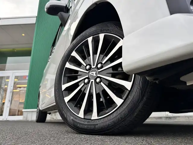 ダイハツ トール カスタムG ターボ 宮城県 2023(令5)年 1.7万km ブラックマイカメタリック/パールホワイトⅢ 2トーン コンフォータブルパック/・シートヒーター（運転席/助手席）/・シートバックテーブル（運転席/助手席）/＝＝＝/ワンオーナー/スマートアシスト/・衝突警報機能/・衝突回避支援ブレーキ機能/・ブレーキ制御付誤発進抑制機能/・先行車発進お知らせ機能/・アダプティブドライビングビーム/・アダプティブクルーズコントロール/・ふらつき警報/・サイドビューランプ/・コーナーセンサー/・路側逸脱警報/・標識認識機能/純正フリップダウンモニター/純正9インチナビ（NMZL-Y73D）/・CD/DVD/・Bluetooth/・フルセグTV/バックカメラ/ビルトインETC2.0/ウェルカムパワースライドドア（両側）/シートヒーター/革巻きステアリング/ステアリングスイッチ/LEDヘッドランプ/フォグランプ/オートライト/電動パーキングブレーキ/ブレーキホールド/スマートキー＆プッシュスタート/スペアキー/電動格納ミラー/純正リヤスポイラー（モデリスタセレクション）/純正コンソールBOX/純正クリーンポケット/純正15インチAW/純正ドアバイザー/純正フロアマット/Wエアバッグ