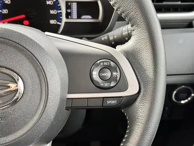 ダイハツ トール カスタムG ターボ 宮城県 2023(令5)年 1.7万km ブラックマイカメタリック/パールホワイトⅢ 2トーン コンフォータブルパック/・シートヒーター（運転席/助手席）/・シートバックテーブル（運転席/助手席）/＝＝＝/ワンオーナー/スマートアシスト/・衝突警報機能/・衝突回避支援ブレーキ機能/・ブレーキ制御付誤発進抑制機能/・先行車発進お知らせ機能/・アダプティブドライビングビーム/・アダプティブクルーズコントロール/・ふらつき警報/・サイドビューランプ/・コーナーセンサー/・路側逸脱警報/・標識認識機能/純正フリップダウンモニター/純正9インチナビ（NMZL-Y73D）/・CD/DVD/・Bluetooth/・フルセグTV/バックカメラ/ビルトインETC2.0/ウェルカムパワースライドドア（両側）/シートヒーター/革巻きステアリング/ステアリングスイッチ/LEDヘッドランプ/フォグランプ/オートライト/電動パーキングブレーキ/ブレーキホールド/スマートキー＆プッシュスタート/スペアキー/電動格納ミラー/純正リヤスポイラー（モデリスタセレクション）/純正コンソールBOX/純正クリーンポケット/純正15インチAW/純正ドアバイザー/純正フロアマット/Wエアバッグ