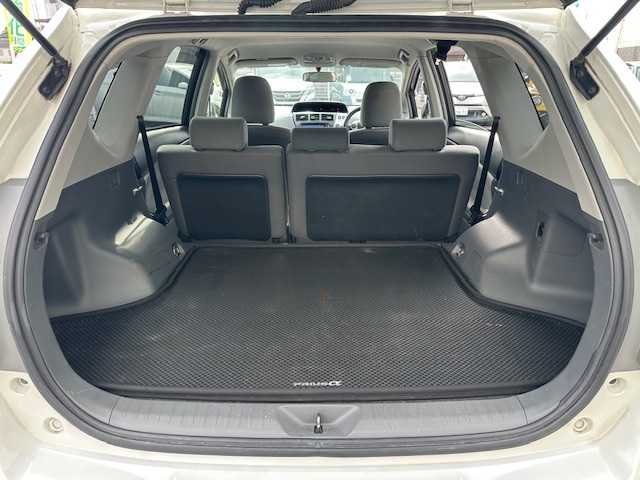 トヨタ プリウス α S 茨城県 2014(平26)年 9.9万km ホワイトパールクリスタルシャイン 純正SDナビ(NSZT-W62G)/　【フルセグ/Bluetooth/CD/DVD/SD】/バックカメラ/ビルトインETC/オートライト/フォグライト/ヘッドライトレベライザー/ステアリングスイッチ/電動格納ミラー/取扱説明書/新車時保証書