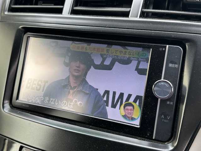 トヨタ プリウス α S 茨城県 2014(平26)年 9.9万km ホワイトパールクリスタルシャイン 純正SDナビ(NSZT-W62G)/　【フルセグ/Bluetooth/CD/DVD/SD】/バックカメラ/ビルトインETC/オートライト/フォグライト/ヘッドライトレベライザー/ステアリングスイッチ/電動格納ミラー/取扱説明書/新車時保証書