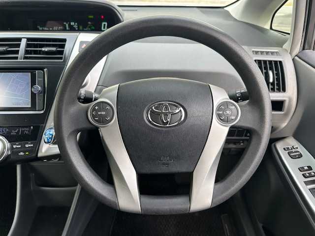 トヨタ プリウス α S 茨城県 2014(平26)年 9.9万km ホワイトパールクリスタルシャイン 純正SDナビ(NSZT-W62G)/　【フルセグ/Bluetooth/CD/DVD/SD】/バックカメラ/ビルトインETC/オートライト/フォグライト/ヘッドライトレベライザー/ステアリングスイッチ/電動格納ミラー/取扱説明書/新車時保証書