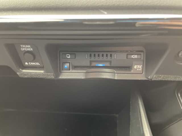 トヨタ クラウン RS 愛知県 2019(平31)年 2.6万km ホワイトパールクリスタルシャイン トヨタセーフティセンス/純正8型ナビ/レーダークルーズコントロール/バックカメラ/パワーシート/コーナーセンサー/純正アルミホイール/ETC/LEDヘッドライト/パドルシフト/オートマチックハイビーム/ドライブレコーダー/衝突軽減システム/フルセグ/CD DVD/Bluetooth/ステアリングスイッチ/スマートキー/プッシュスタート