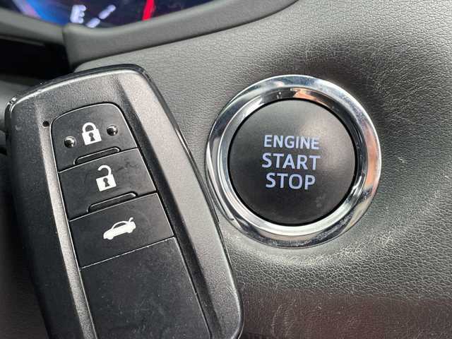 トヨタ クラウン RS 愛知県 2019(平31)年 2.6万km ホワイトパールクリスタルシャイン トヨタセーフティセンス/純正8型ナビ/レーダークルーズコントロール/バックカメラ/パワーシート/コーナーセンサー/純正アルミホイール/ETC/LEDヘッドライト/パドルシフト/オートマチックハイビーム/ドライブレコーダー/衝突軽減システム/フルセグ/CD DVD/Bluetooth/ステアリングスイッチ/スマートキー/プッシュスタート