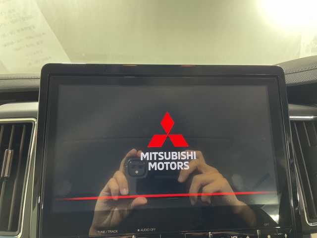 三菱 デリカＤ：５ ジャスパー 佐賀県 2023(令5)年 1万km グラファイトグレーメタリック/ブラックマイカ ・純正１０．１型ナビ　/・全方位カメラ　/・ドラレコ　/・ＥＴＣ　/・フルセグTV/・クルコン/・ブラインドスポットモニター　/・レーンキープ　/・コーナーセンサー　/・横滑り防止　/・衝突軽減　/・アイドリングストップ　/・両側パワスラ　/・パワーバックドア/・パワーシート　/・ハーフレザー/・シートヒーター/・パドルシフト/・電動パーキングブレーキ/・ブレーキホールド/・社外フロアマット/・純正18インチアルミ/・電格ミラー