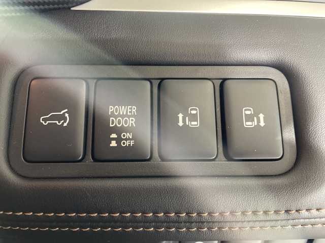 三菱 デリカＤ：５ ジャスパー 佐賀県 2023(令5)年 1万km グラファイトグレーメタリック/ブラックマイカ ・純正１０．１型ナビ　/・全方位カメラ　/・ドラレコ　/・ＥＴＣ　/・フルセグTV/・クルコン/・ブラインドスポットモニター　/・レーンキープ　/・コーナーセンサー　/・横滑り防止　/・衝突軽減　/・アイドリングストップ　/・両側パワスラ　/・パワーバックドア/・パワーシート　/・ハーフレザー/・シートヒーター/・パドルシフト/・電動パーキングブレーキ/・ブレーキホールド/・社外フロアマット/・純正18インチアルミ/・電格ミラー