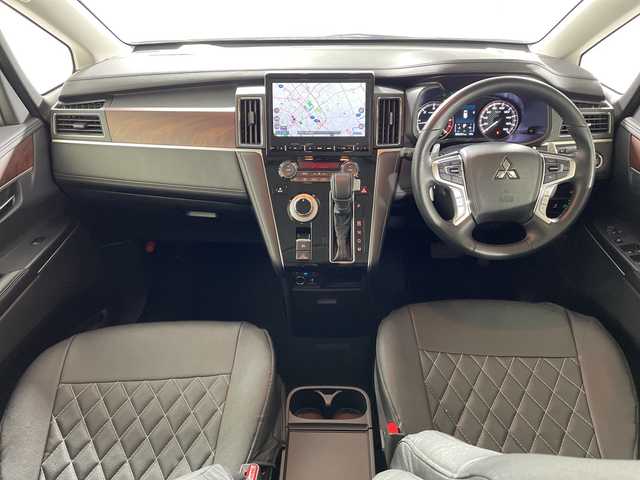 三菱 デリカＤ：５ ジャスパー 佐賀県 2023(令5)年 1万km グラファイトグレーメタリック/ブラックマイカ ・純正１０．１型ナビ　/・全方位カメラ　/・ドラレコ　/・ＥＴＣ　/・フルセグTV/・クルコン/・ブラインドスポットモニター　/・レーンキープ　/・コーナーセンサー　/・横滑り防止　/・衝突軽減　/・アイドリングストップ　/・両側パワスラ　/・パワーバックドア/・パワーシート　/・ハーフレザー/・シートヒーター/・パドルシフト/・電動パーキングブレーキ/・ブレーキホールド/・社外フロアマット/・純正18インチアルミ/・電格ミラー