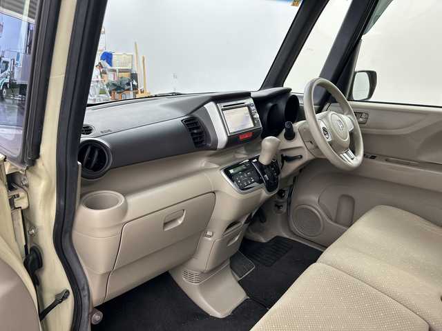 ホンダ Ｎ ＢＯＸ G Lパッケージ 兵庫県 2012(平24)年 4.7万km ヒダマリアイボリーパール ・純正ナビ（CD・DVD・SD・USB）/・バックカメラ/・片側パワースライドドア/・プッシュスタート/・スマートキー/・スペアキー/・ヘッドライトレベライザー/・電動格納ミラー/・純正フロアマット/・ドアバイザー