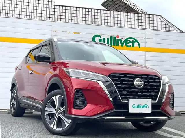 日産 キックス X FOUR 埼玉県 2023(令5)年 1.2万km ラディアントレッド/ピュアブラック 2トーン /ワンオーナー//4WD//純正メモリナビ//フルセグTV//アラウンドビューモニター//CD/DVD/Bluetooth//プロパイロット//アダプティブクルーズコントロール//ビルトインETC//インテリジェントキー×2//LEDヘッドライト//LEDフォグランプ//エマージェンシーブレーキ//ハンドル支援//側方支援//W.サイド.カーテンエアバッグ//ABS//横滑り防止装置//ハーフレザーシート//革巻きステアリング//インテリジェントルームミラー//ドライブレコーダー//プライバシーガラス//ドアバイザー//純正17インチAW//新車時保証書//取扱説明書//ナビ取説