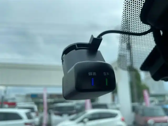 日産 キックス X FOUR 埼玉県 2023(令5)年 1.2万km ラディアントレッド/ピュアブラック 2トーン /ワンオーナー//4WD//純正メモリナビ//フルセグTV//アラウンドビューモニター//CD/DVD/Bluetooth//プロパイロット//アダプティブクルーズコントロール//ビルトインETC//インテリジェントキー×2//LEDヘッドライト//LEDフォグランプ//エマージェンシーブレーキ//ハンドル支援//側方支援//W.サイド.カーテンエアバッグ//ABS//横滑り防止装置//ハーフレザーシート//革巻きステアリング//インテリジェントルームミラー//ドライブレコーダー//プライバシーガラス//ドアバイザー//純正17インチAW//新車時保証書//取扱説明書//ナビ取説