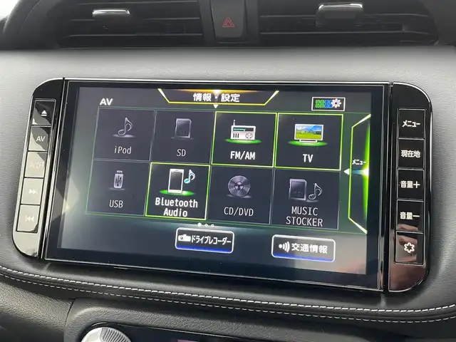 日産 キックス X FOUR 埼玉県 2023(令5)年 1.2万km ラディアントレッド/ピュアブラック 2トーン /ワンオーナー//4WD//純正メモリナビ//フルセグTV//アラウンドビューモニター//CD/DVD/Bluetooth//プロパイロット//アダプティブクルーズコントロール//ビルトインETC//インテリジェントキー×2//LEDヘッドライト//LEDフォグランプ//エマージェンシーブレーキ//ハンドル支援//側方支援//W.サイド.カーテンエアバッグ//ABS//横滑り防止装置//ハーフレザーシート//革巻きステアリング//インテリジェントルームミラー//ドライブレコーダー//プライバシーガラス//ドアバイザー//純正17インチAW//新車時保証書//取扱説明書//ナビ取説