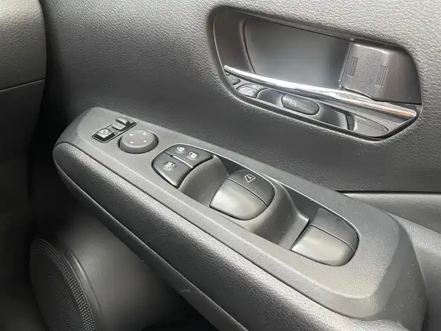 日産 キックス X FOUR 埼玉県 2023(令5)年 1.2万km ラディアントレッド/ピュアブラック 2トーン /ワンオーナー//4WD//純正メモリナビ//フルセグTV//アラウンドビューモニター//CD/DVD/Bluetooth//プロパイロット//アダプティブクルーズコントロール//ビルトインETC//インテリジェントキー×2//LEDヘッドライト//LEDフォグランプ//エマージェンシーブレーキ//ハンドル支援//側方支援//W.サイド.カーテンエアバッグ//ABS//横滑り防止装置//ハーフレザーシート//革巻きステアリング//インテリジェントルームミラー//ドライブレコーダー//プライバシーガラス//ドアバイザー//純正17インチAW//新車時保証書//取扱説明書//ナビ取説