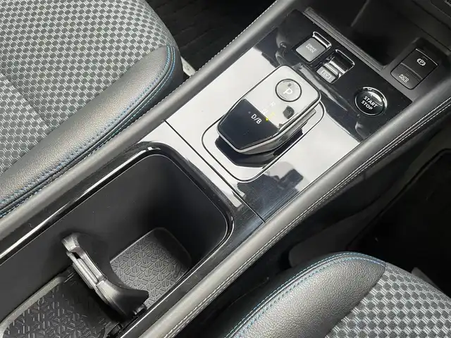 日産 キックス X FOUR 埼玉県 2023(令5)年 1.2万km ラディアントレッド/ピュアブラック 2トーン /ワンオーナー//4WD//純正メモリナビ//フルセグTV//アラウンドビューモニター//CD/DVD/Bluetooth//プロパイロット//アダプティブクルーズコントロール//ビルトインETC//インテリジェントキー×2//LEDヘッドライト//LEDフォグランプ//エマージェンシーブレーキ//ハンドル支援//側方支援//W.サイド.カーテンエアバッグ//ABS//横滑り防止装置//ハーフレザーシート//革巻きステアリング//インテリジェントルームミラー//ドライブレコーダー//プライバシーガラス//ドアバイザー//純正17インチAW//新車時保証書//取扱説明書//ナビ取説