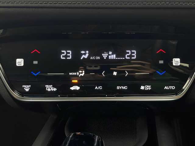 ホンダ ヴェゼル ハイブリッド Z ホンダセンシング 秋田県 2018(平30)年 1.3万km オーロラアメジストメタリック ４ＷＤ/衝突軽減システム（ホンダセンシング）/社外ＳＤナビ/(AM/FM・CD/DVD/フルセグＴＶ/BT)/バックカメラ/寒冷地仕様/パワーシート（D/N席）/ヒートシーター（D/N席）/レーダークルーズコントロール/パドルシフト/スマートキー/スペアキー/純正フロアマット/オートライト/前後ドライブレコーダー/ＥＴＣ/社外マフラー（ROSSO MODELLO）/取扱説明書
