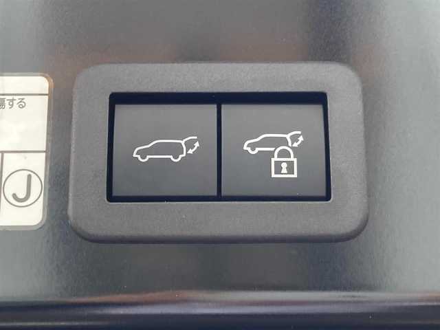 トヨタ カローラ クロス ハイブリッド Z 千葉県 2023(令5)年 4.4万km アティチュードブラックマイカ 純正9インチナビ/(フルセグTV BT FM AM)/バックカメラ/置くだけ充電/衝突被害軽減システム/車線逸脱警報/クルーズコントロール/ハーフレザーシート/横滑り防止装置/ビルトインETC/アイドリングストップ/LEDヘッドライト/フォグランプ/オートライト/ウィンカーミラー/電動格納ミラー/純正18インチAW/シートヒーター/シートリフター/プッシュスタート/スマートキー/フロアマット/ドアバイザー/スペアキー/取扱説明書