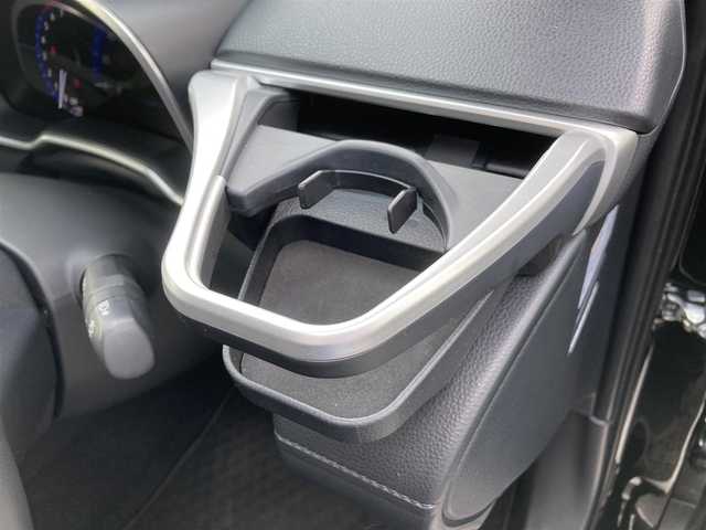 トヨタ カローラ クロス ハイブリッド Z 千葉県 2023(令5)年 4.4万km アティチュードブラックマイカ 純正9インチナビ/(フルセグTV BT FM AM)/バックカメラ/置くだけ充電/衝突被害軽減システム/車線逸脱警報/クルーズコントロール/ハーフレザーシート/横滑り防止装置/ビルトインETC/アイドリングストップ/LEDヘッドライト/フォグランプ/オートライト/ウィンカーミラー/電動格納ミラー/純正18インチAW/シートヒーター/シートリフター/プッシュスタート/スマートキー/フロアマット/ドアバイザー/スペアキー/取扱説明書