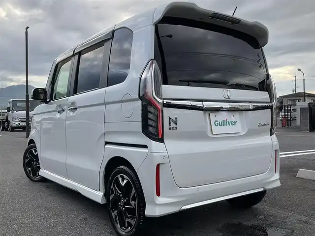 ホンダ Ｎ ＢＯＸ カスタム L ターボ 滋賀県 2023(令5)年 2.7万km プラチナホワイトパール ワンオーナー /車検令和8年5月まで/アルパイン11インチディスプレイオーディオ/　HDMI接続　AppleCarPlay対応/規格外純正15インチアルミホイール（前期用）/純正LEDヘッドライト/・LEDフォグランプ/両側パワースライドドア/ケンウッド360°前方ドライブレコーダー/バックカメラ/社外ETC/ハーフレザーシート/・前席シートヒーター/Honda SENSING/・衝突軽減ブレーキ/・誤発進抑制機能/・アダプティブクルーズコントロール（ACC）/・車線維持支援システム（LKAS）/・先行車発進お知らせ機能/・オートハイビーム/プラズマクラスター搭載オートエアコン/スペアキー/取扱説明書/保証書/