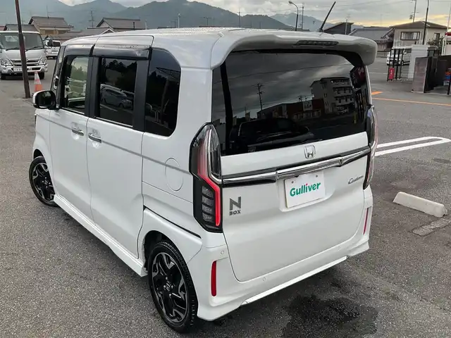 ホンダ Ｎ ＢＯＸ カスタム L ターボ 滋賀県 2023(令5)年 2.7万km プラチナホワイトパール ワンオーナー /車検令和8年5月まで/アルパイン11インチディスプレイオーディオ/　HDMI接続　AppleCarPlay対応/規格外純正15インチアルミホイール（前期用）/純正LEDヘッドライト/・LEDフォグランプ/両側パワースライドドア/ケンウッド360°前方ドライブレコーダー/バックカメラ/社外ETC/ハーフレザーシート/・前席シートヒーター/Honda SENSING/・衝突軽減ブレーキ/・誤発進抑制機能/・アダプティブクルーズコントロール（ACC）/・車線維持支援システム（LKAS）/・先行車発進お知らせ機能/・オートハイビーム/プラズマクラスター搭載オートエアコン/スペアキー/取扱説明書/保証書/