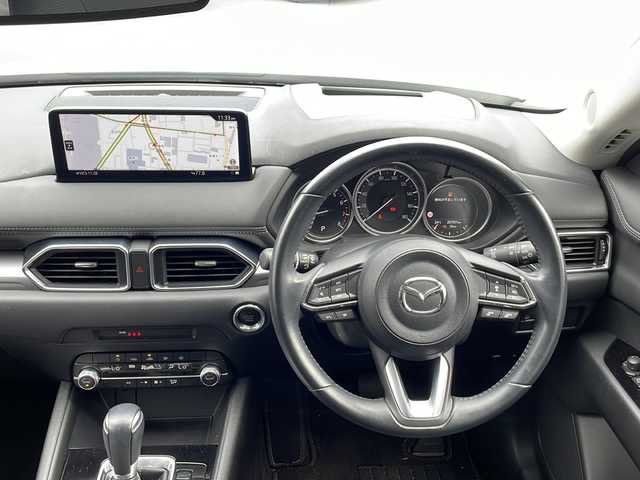 マツダ ＣＸ－５ 25S スマートエディション 長野県 2020(令2)年 2.6万km スノーフレイクホワイトパールマイカ i-ACTIVSENSE/・アドバンストスマートシティブレーキサポート/・レーンキープアシストシステム/・レーダークルーズコントロール/・クルージングトラフィックサポート/・ドライバーアテンションアラート/・速度標識警報/・ブラインドスポットモニタリング/・車線維持支援システム/４WD/10.25インチセンターディスプレイ/（BT/フルセグTV/USB）/ヘッドアップディスプレイ/360度ビューモニター/革巻きステアリング/ステアリングスイッチ/ETC/LEDヘッドライト/フォグランプ/オートライト/アイドリングストップ/電動パーキングブレーキ/ブレーキホールド/純正17インチAW/フロアマット/スマートキー/Pスタート/電動格納ミラー