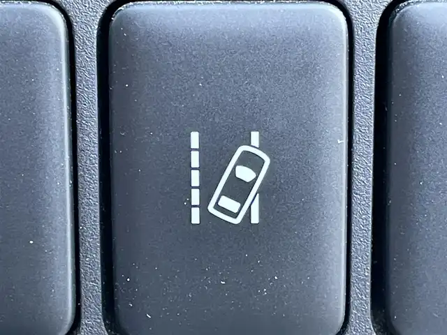 三菱 エクリプス クロス G 群馬県 2018(平30)年 1.8万km シルキーホワイト 純正７型ＳＤナビ　/フルセグ　/バックカメラ　/４ＷＤ　/パドルシフト　/ルーフレール　/前方ドラレコ　/純正１８インチＡＷ　/ＢＳＭ　/ＡＨＢ　/ＬＥＤヘッドライト　/純正フロアマット　/パーキングソナー　/本革ステアリング/S-AWC/ハンドルカバーあり/Bluetooth/ステアリングスイッチ/オートワイパー/フォグランプ/電動格納ミラー/パワーステアリング/スマートキー２本/アダプティブクルーズコントロール/アイドリングストップ