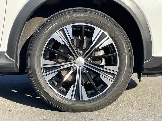 三菱 エクリプス クロス G 群馬県 2018(平30)年 1.8万km シルキーホワイト 純正７型ＳＤナビ　/フルセグ　/バックカメラ　/４ＷＤ　/パドルシフト　/ルーフレール　/前方ドラレコ　/純正１８インチＡＷ　/ＢＳＭ　/ＡＨＢ　/ＬＥＤヘッドライト　/純正フロアマット　/パーキングソナー　/本革ステアリング/S-AWC/ハンドルカバーあり/Bluetooth/ステアリングスイッチ/オートワイパー/フォグランプ/電動格納ミラー/パワーステアリング/スマートキー２本/アダプティブクルーズコントロール/アイドリングストップ