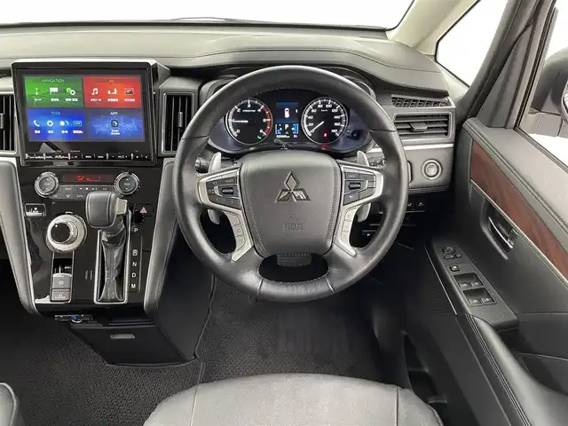 三菱 デリカＤ：５ P 福井県 2023(令5)年 2.1万km ホワイトダイヤモンド 純正１０．１型ナビ/Ｅ－アシスト/ブラインドスポットモニター/マルチアラウンドビューモニター/ステアリングヒーター/両側パワースライドドア/電動リアゲート/シートヒーター/パワーシート/ETC