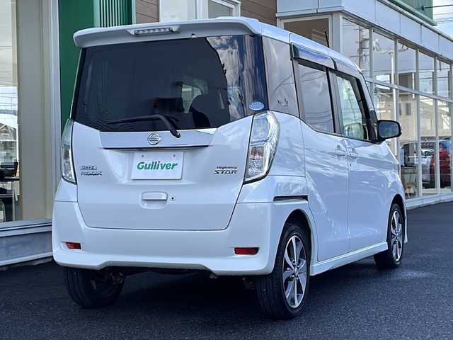 日産 デイズ ルークス ハイウェイスターターボ 岐阜県 2014(平26)年 5.7万km ホワイトパール 禁煙車/社外SDナビ/アラウンドビューモニター/両側パワースライドドア/インテリジェントキー/プッシュスタート/サーキュレーター/オートライト/HIDヘッドライト/フォグランプ/純正アルミホイール/純正フロアマット/純正ドアバイザー/ステアリングスイッチ/革巻きステアリング/オートエアコン/社外ETC/電動格納ウインカーミラー/サンシェード