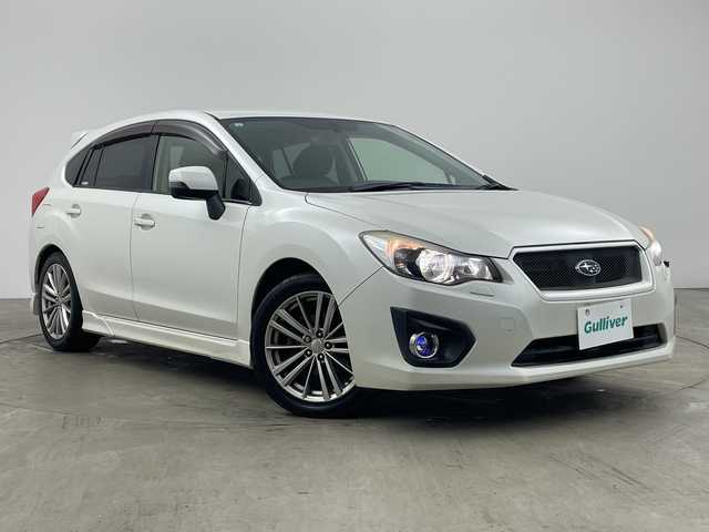 スバル インプレッサ スポーツ 2．0i－S 兵庫県 2013(平25)年 2.9万km サテンホワイトパール ・社外ナビ＆TV＆BT＆DVD/・運転席パワーシート/・クルーズコントロール/・パドルシフト/・革巻きステアリング/・ステアリングスイッチ/・ハーフレザーシート/・リモコンキー/・スペアキー/・アイドリングストップ/・HIDヘッドライト/・オートライト/・オートワイパー/・スポーツモード/・ウィンカーミラー