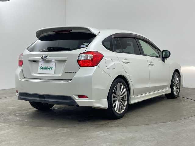 スバル インプレッサ スポーツ 2．0i－S 兵庫県 2013(平25)年 2.9万km サテンホワイトパール ・社外ナビ＆TV＆BT＆DVD/・運転席パワーシート/・クルーズコントロール/・パドルシフト/・革巻きステアリング/・ステアリングスイッチ/・ハーフレザーシート/・リモコンキー/・スペアキー/・アイドリングストップ/・HIDヘッドライト/・オートライト/・オートワイパー/・スポーツモード/・ウィンカーミラー