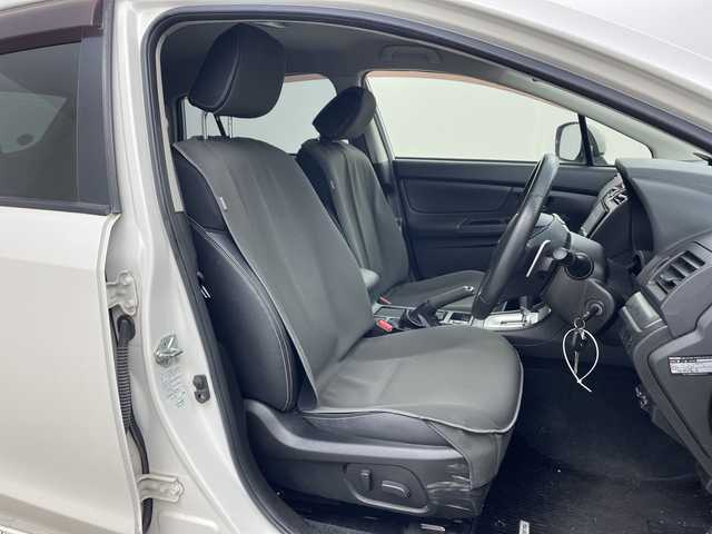 スバル インプレッサ スポーツ 2．0i－S 兵庫県 2013(平25)年 2.9万km サテンホワイトパール ・社外ナビ＆TV＆BT＆DVD/・運転席パワーシート/・クルーズコントロール/・パドルシフト/・革巻きステアリング/・ステアリングスイッチ/・ハーフレザーシート/・リモコンキー/・スペアキー/・アイドリングストップ/・HIDヘッドライト/・オートライト/・オートワイパー/・スポーツモード/・ウィンカーミラー